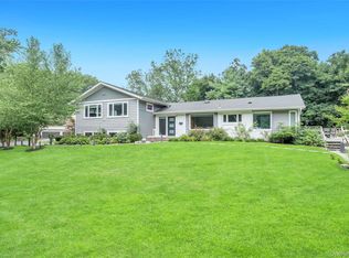 125 Hicks Ln, Great Neck, NY 11024