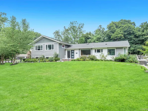 125 Hicks Lane, Great Neck, NY 11024
