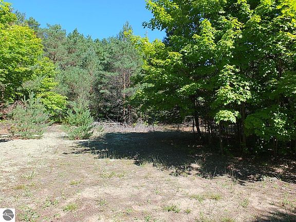 5th image of 5812 E Eden Ln