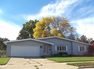 712 Mary St, Beaver Dam, WI 53916
