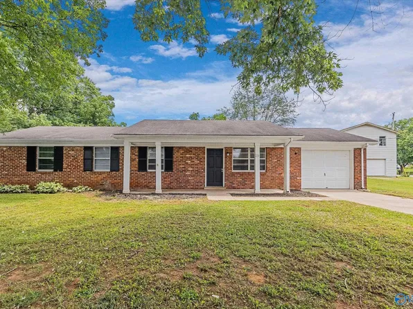 206 Plantation Dr, Meridianville, AL 35759