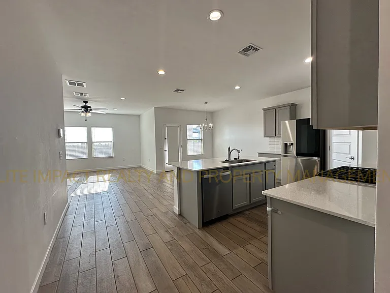 11112 S Weismann Dr — Photo 8