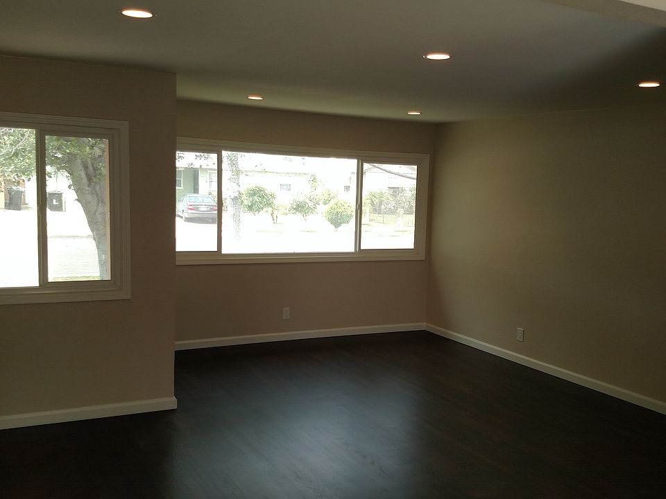 2nd image of 1318 W Glen Dr