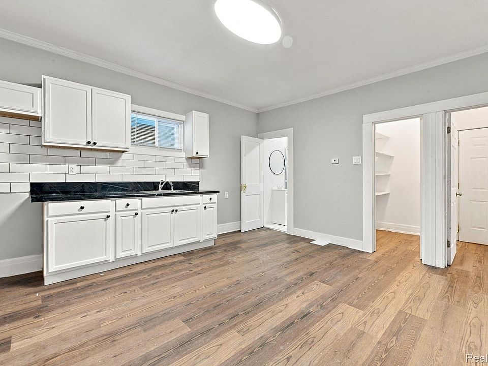 4603 Central St, photo 9
