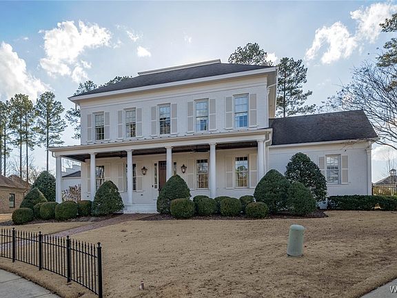 3rd image of 886 Savannah Sq