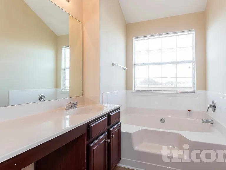 2435 Cornell Cir — Photo 11