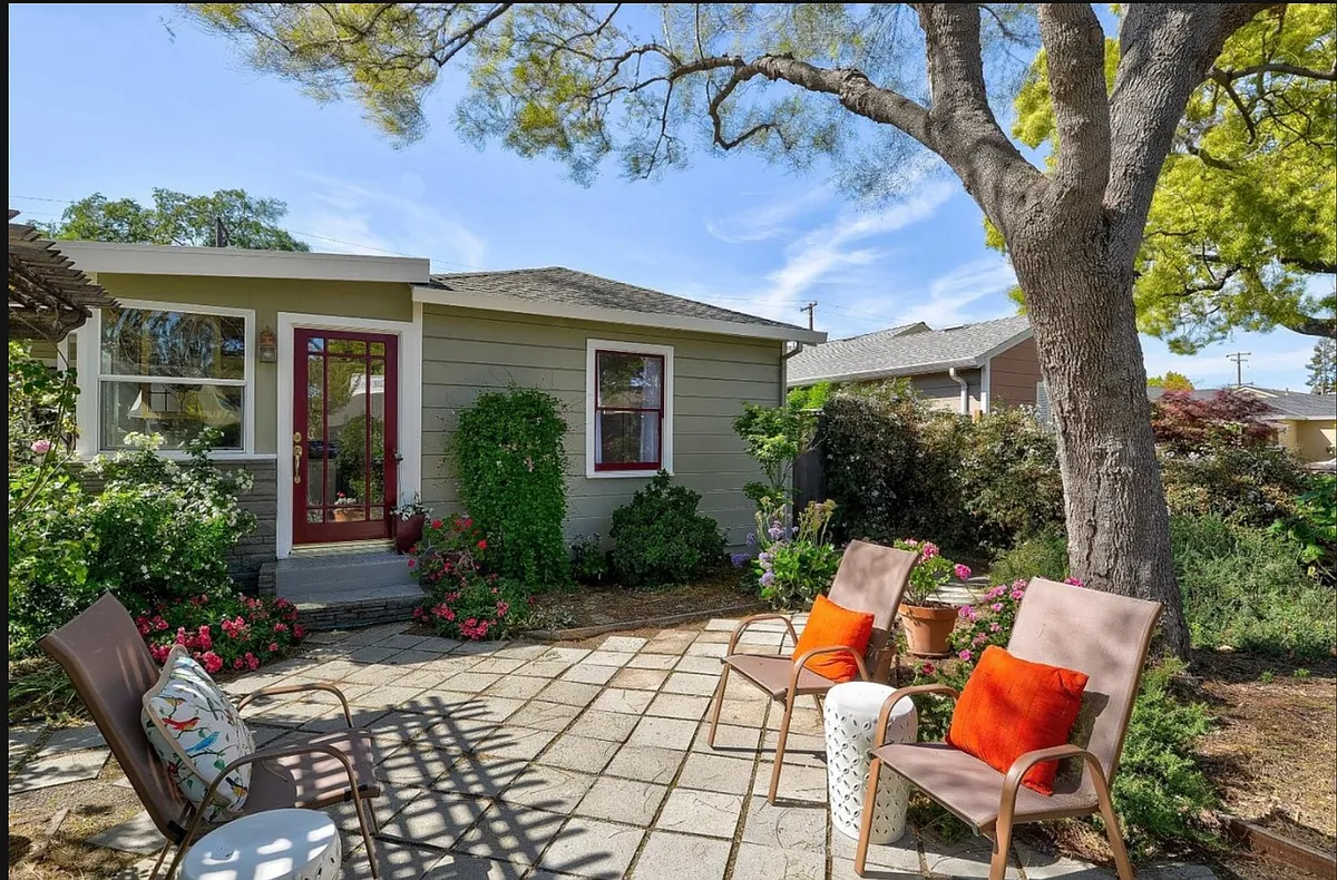 Front Yard - 578 Saratoga Ave