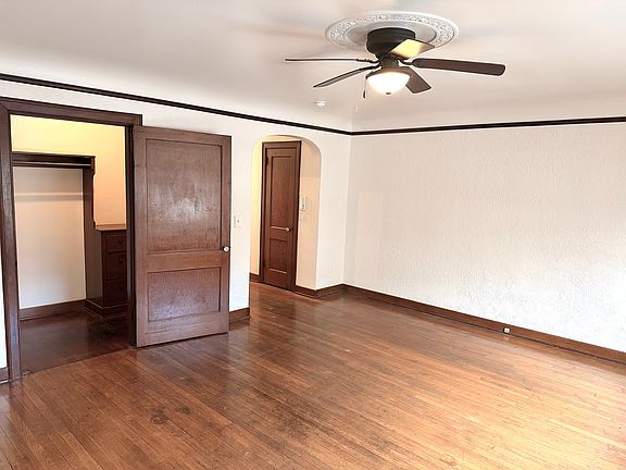 5th image of 3618 Woodland Park Ave N APT 4
