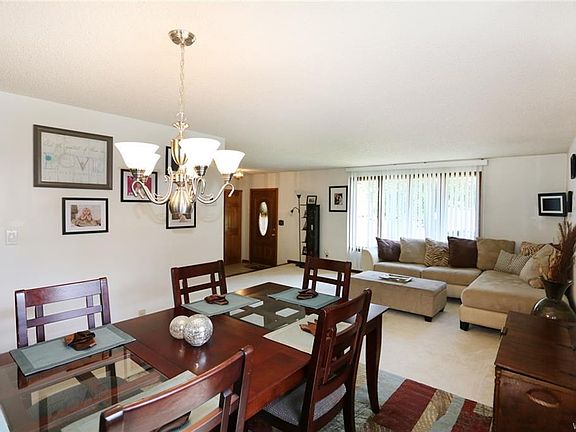 5th image of 75 Jerome Ct