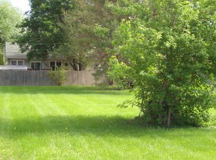 4414 Clearview Dr, McHenry, IL 60050