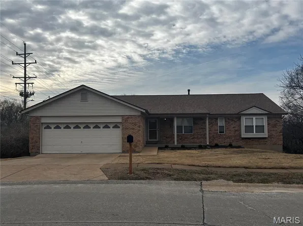 3428 Falcon View Ln, Saint Louis, MO 63129