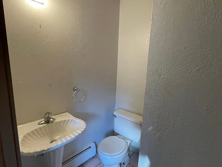 100 Artesian Dr — Photo 14