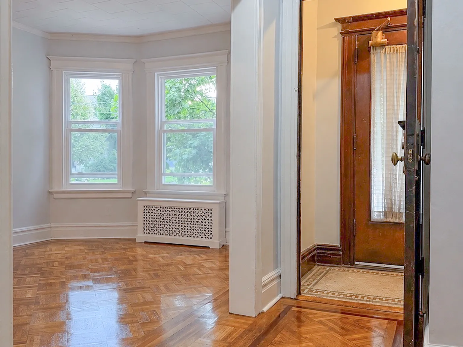 2 bed, 900 sqft, $2,200 — Photo 2