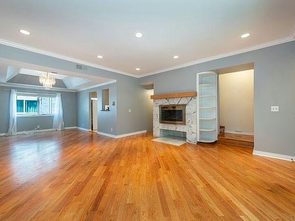Living Room/Dining Area