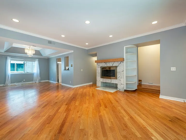 Living Room/Dining Area