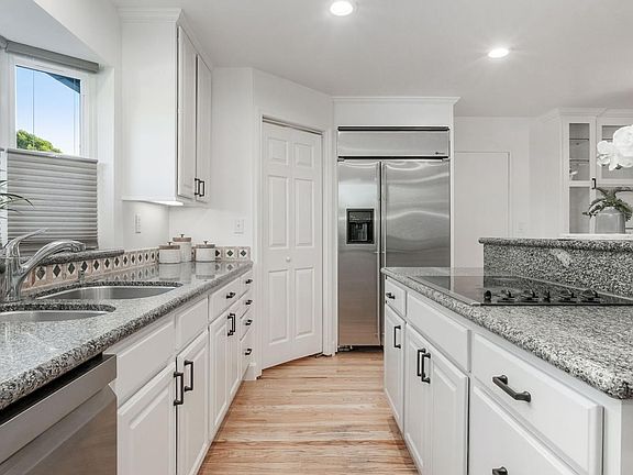 3rd image of 1550 Stockbridge Dr