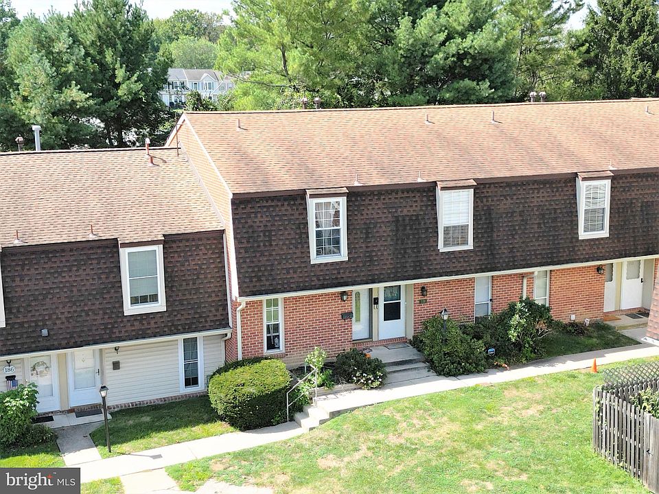1st image of 156 King William St #156
