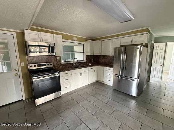 3rd image of 1666 Terrace St
