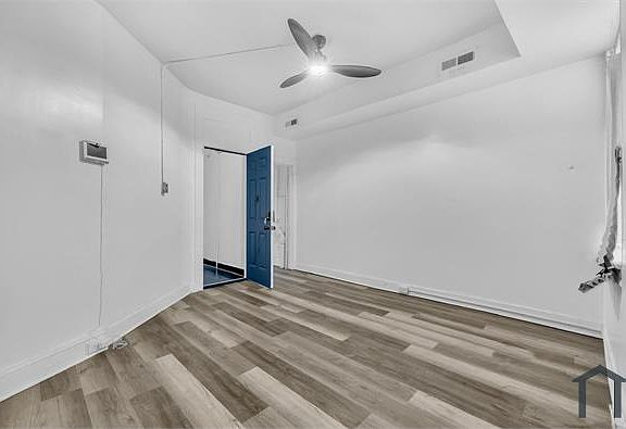3rd image of 2920 Parkwood Ave #1