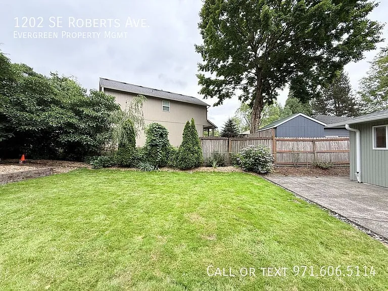 1202 SE Roberts Ave — Photo 23