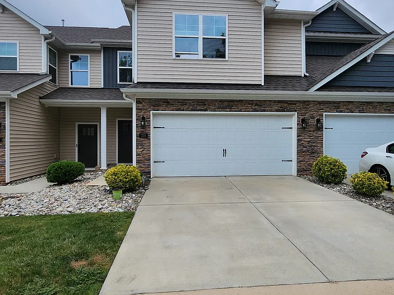 704 Riley Ln — Photo 19