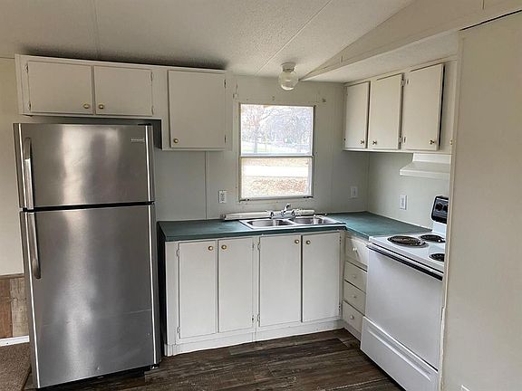 3rd image of 1203 Chestnut Dr