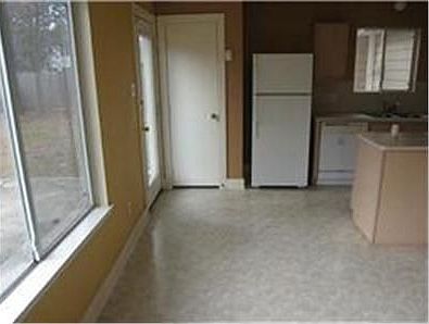 4th image of 18174 Woodsdale Ct
