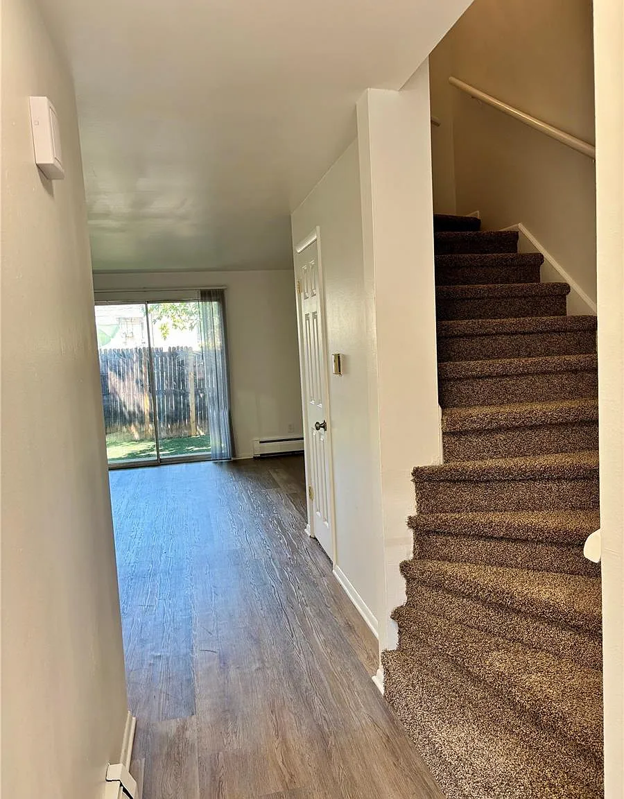 2 bed, 1.5 bath, 974 sqft, $2,375 — Photo 2