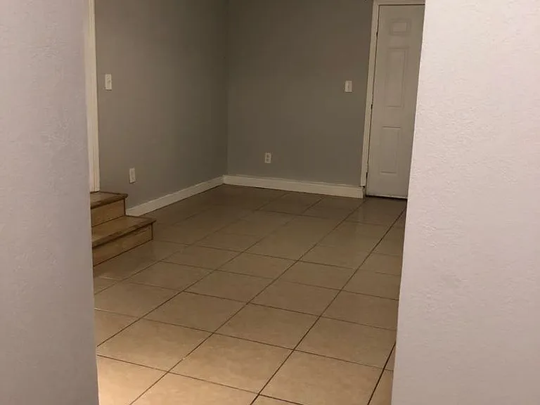 355 Weathersfield Ave — Photo 8