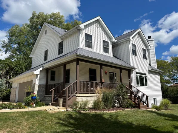 2S590 Seraph Holmes Ct, Warrenville, IL 60555