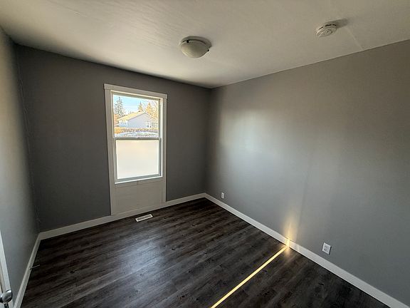 5th image of 139 29th St W