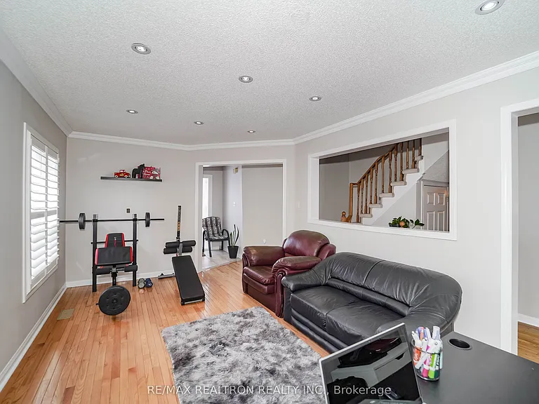 59 Scottsdale Dr — Photo 12