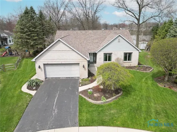 334 Hidden Lake Dr, Holland, OH 43528