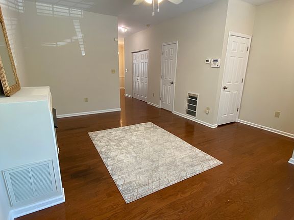 5th image of 1253 E Woodlawn Rd