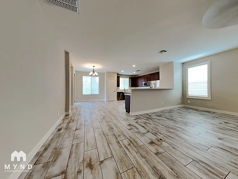 2639 N Walker Way — Photo 3