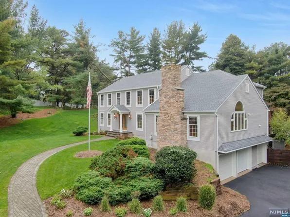 15 Green Way, Old Tappan, NJ 07675