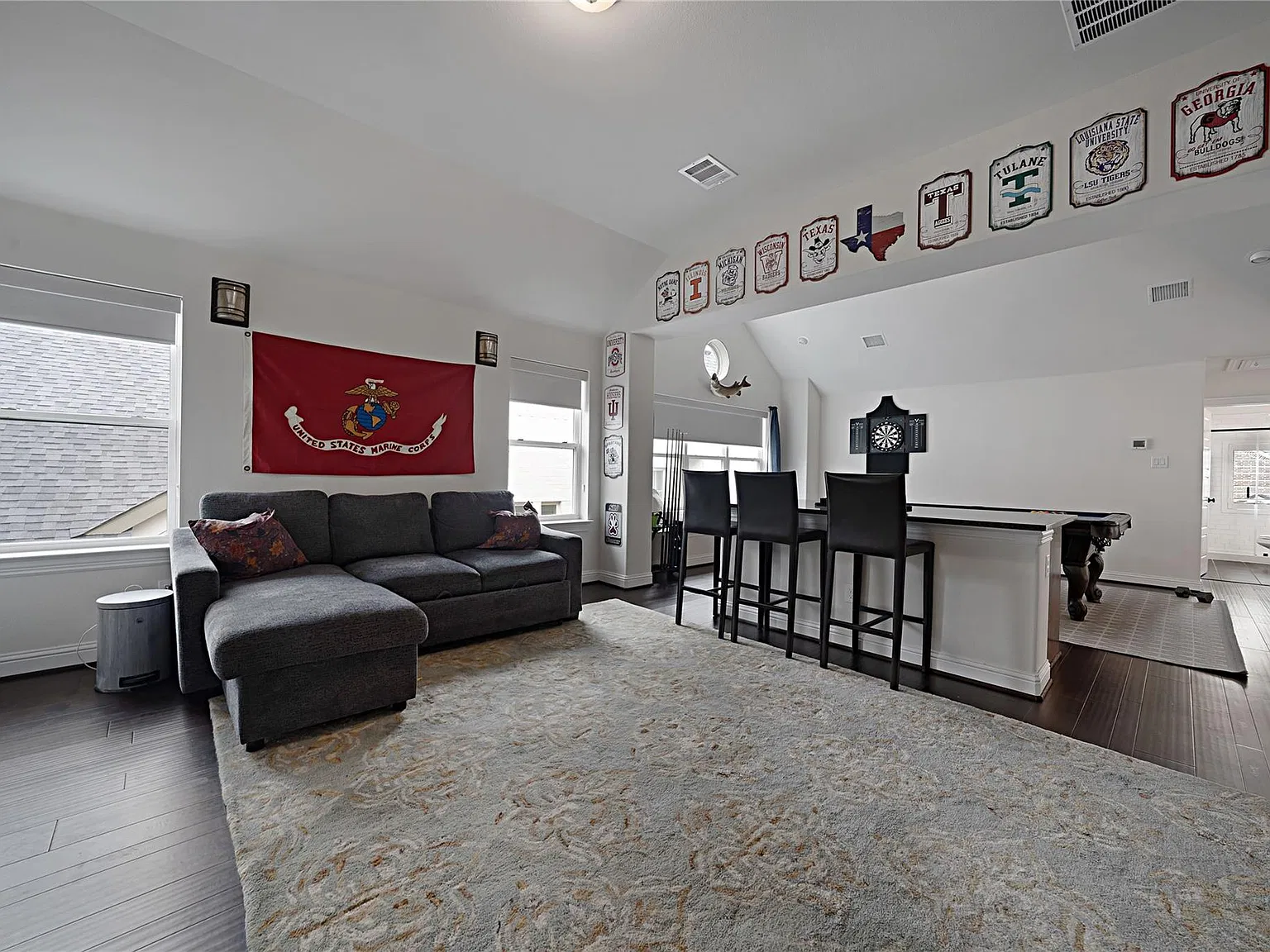 5 bed, 3643 sqft, $4,900 — Photo 2
