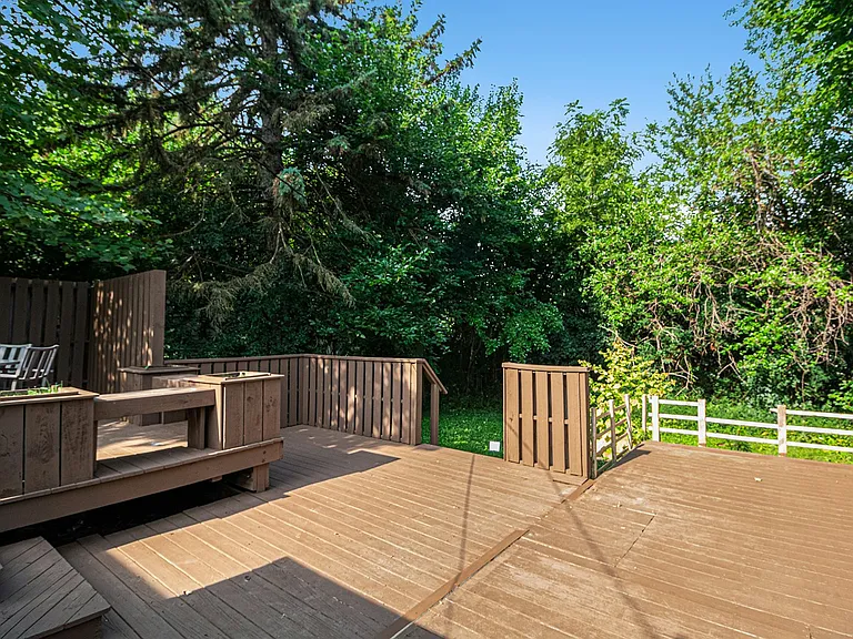 1035 N Maple Rd — Photo 3