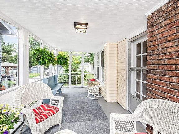 3rd image of 17226 Clifton Blvd