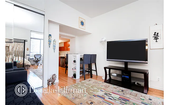 Rented by Douglas Elliman | media 16
