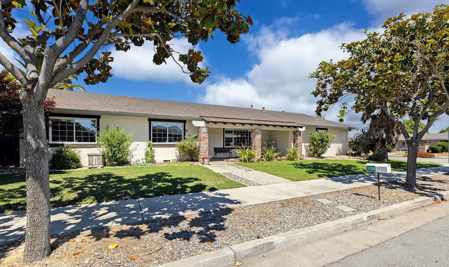 1700 Highland Dr photo 1