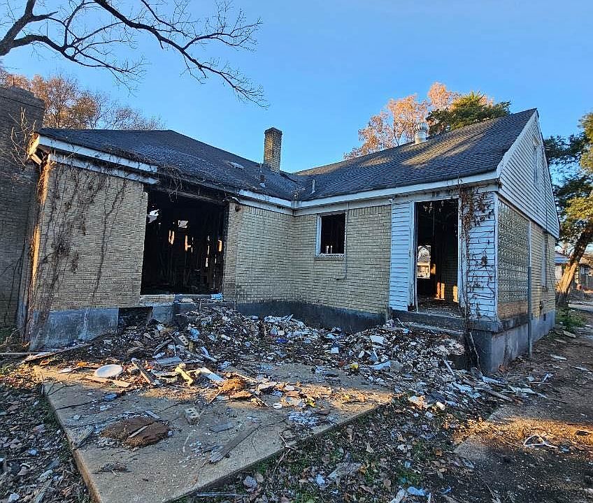 2nd image of 3323 Powell Ave