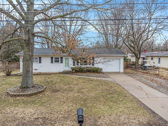 4th image of 409 N Dr E