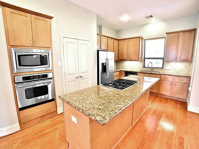 407 Jackson Hill St — Photo 5