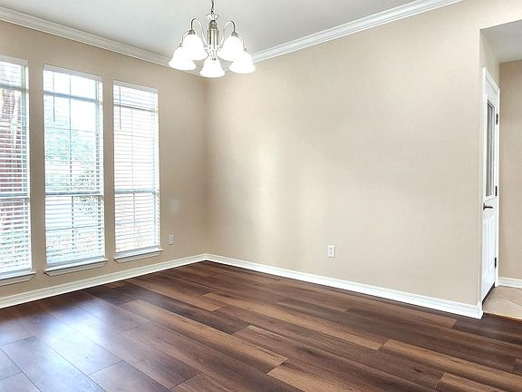 4th image of 3829 Versailles Ct