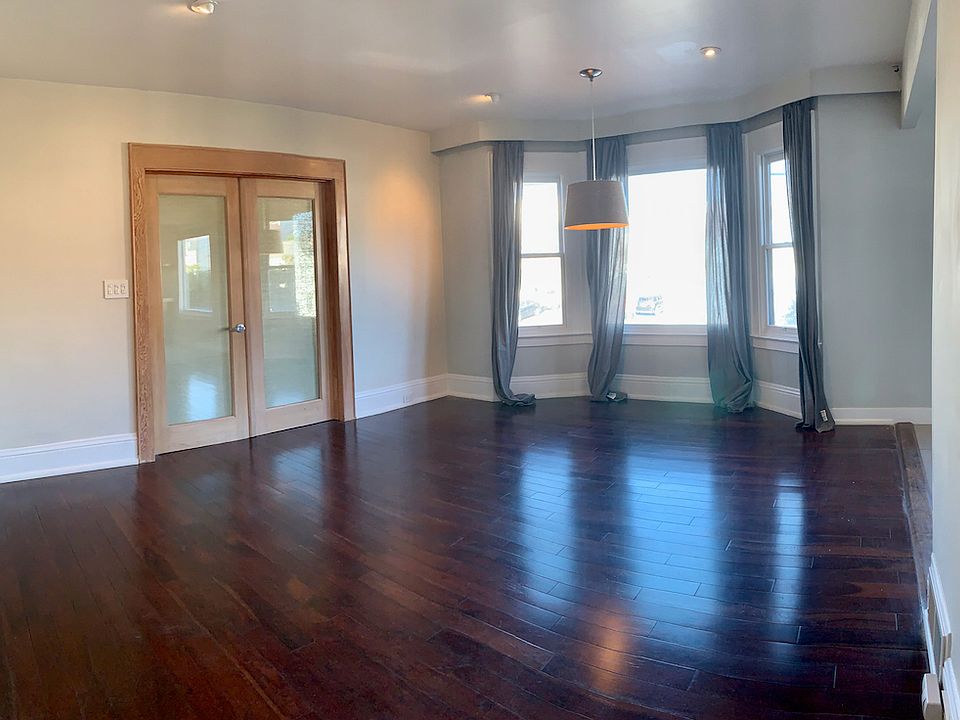 Doors from entryway living room to separate living room