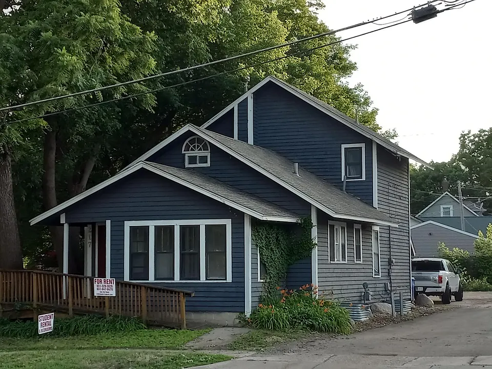 217 Cretin Ave N