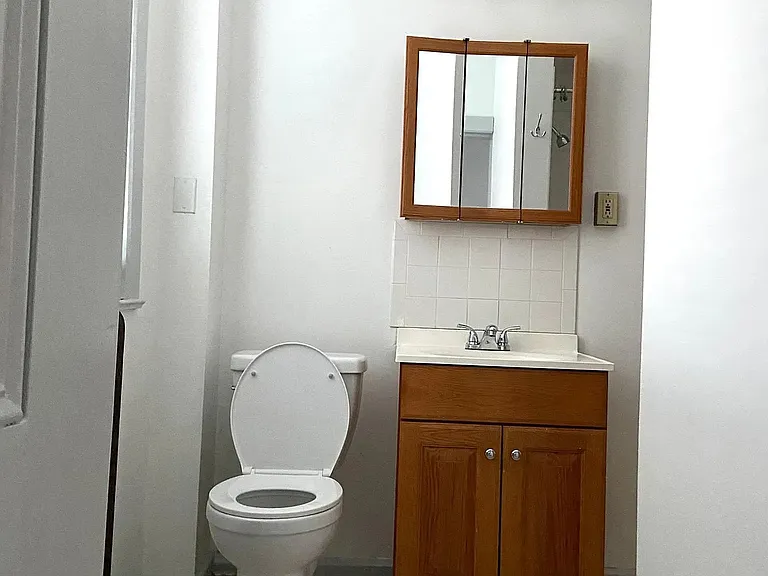 417 Wyandotte St #2 — Photo 3
