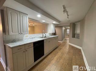 718 W Cornelia Ave #B, Chicago, IL 60657