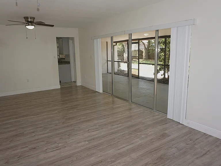 8511 Shady Glen Dr — Photo 4